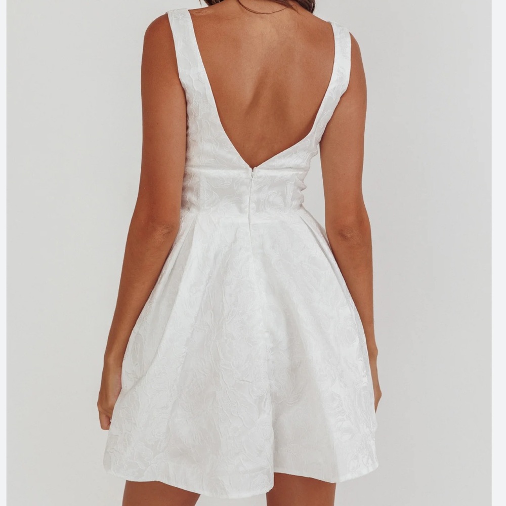 SELFIE LESLIE Belle Enchante Jacquard Mini Dress White Deep V Back Size M - Picture 9 of 16